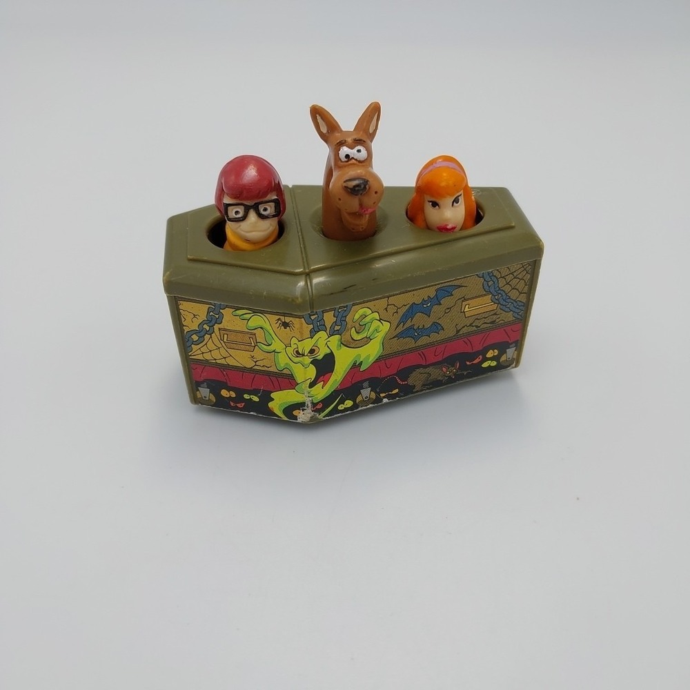 Vintage 1996 Burger King Pull Back Scooby Doo Velma Daphne Coffin Working